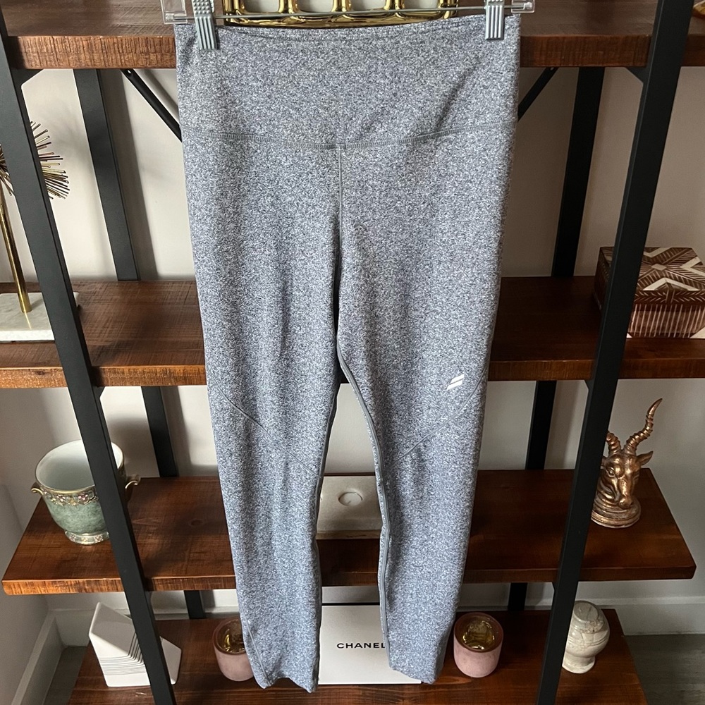 DOYOUEVEN high waist full 7/8 length grey white print leggings women’s medium